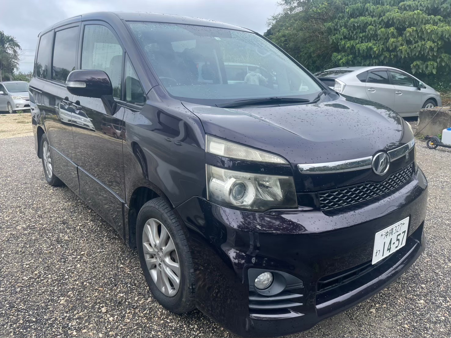 Toyota Voxy (8 seats)